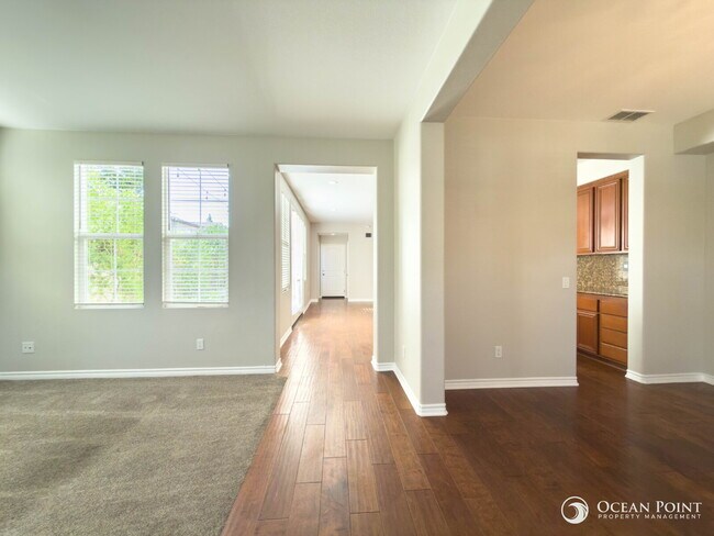 Building Photo - 3 Bedroom Condo for Rent in Ventura!