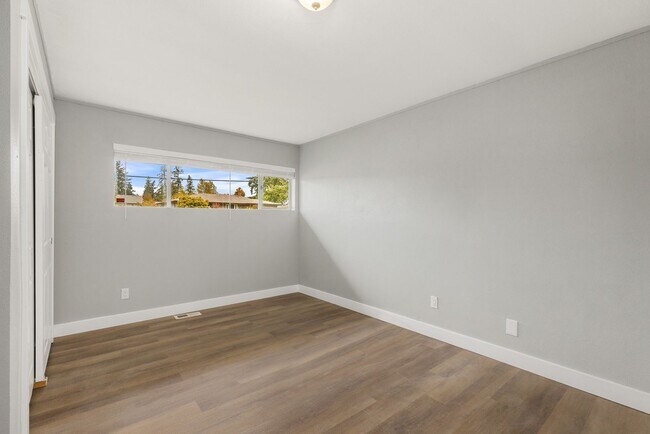 Building Photo - Lynnwood 4 Bedroom Rambler - Huge Lot and Storage Shed - NO CARPETS