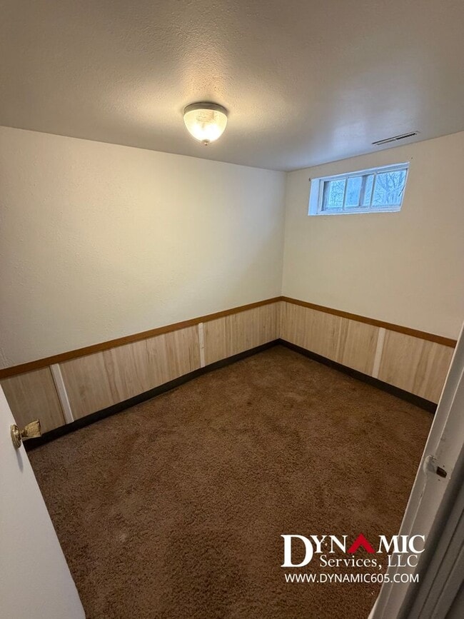 Building Photo - 4+ Bedroom, 2 Bath House By Augustana and USF