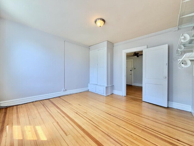 Building Photo - 409 Monmouth St
