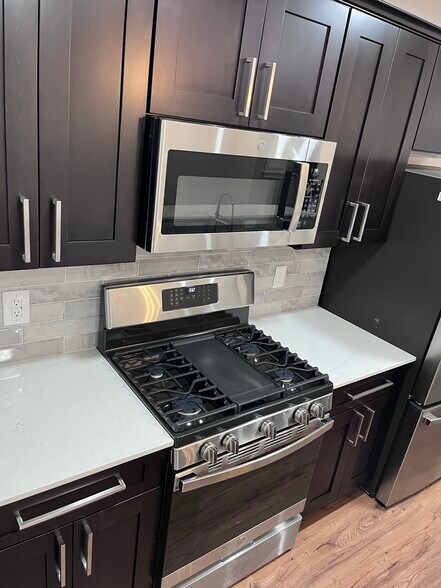 Kitchen - 2325 Penn St