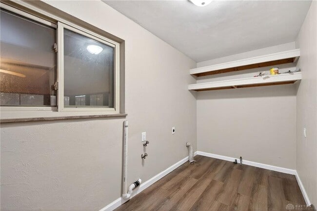 Building Photo - 275 Parker Dr