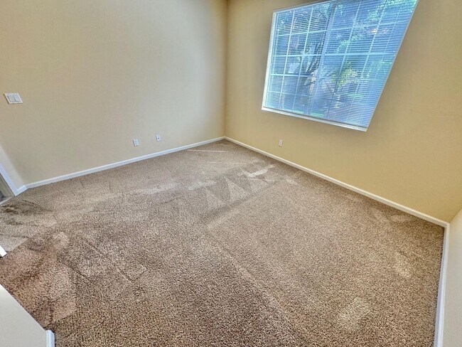 Building Photo - ABSOLUTELY STUNNING 2 BEDROOM, 2 BATHROOM CONDO LOCATED IN THE GATED COMMUNITY OF PACIFIC CREST I...