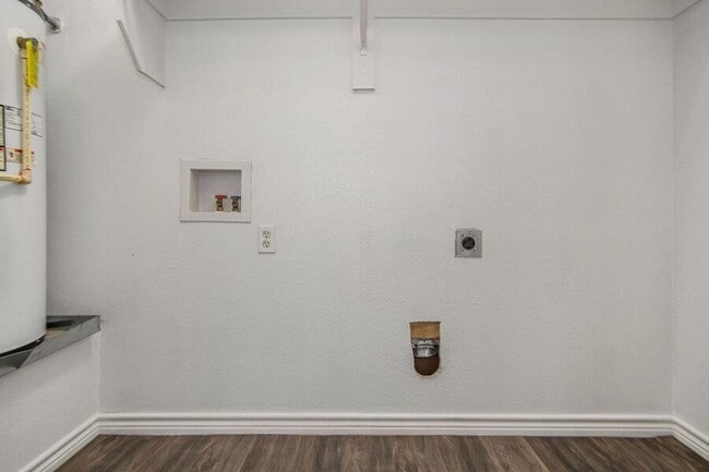 Building Photo - 2621 Lee Ave