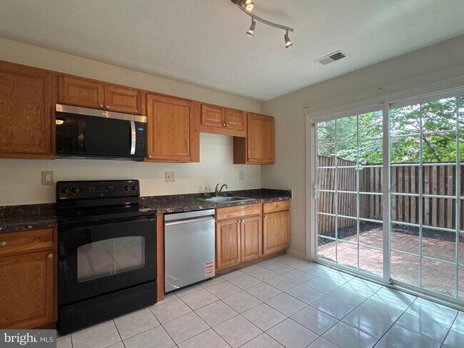 Building Photo - 7233 Mill Creek Ct