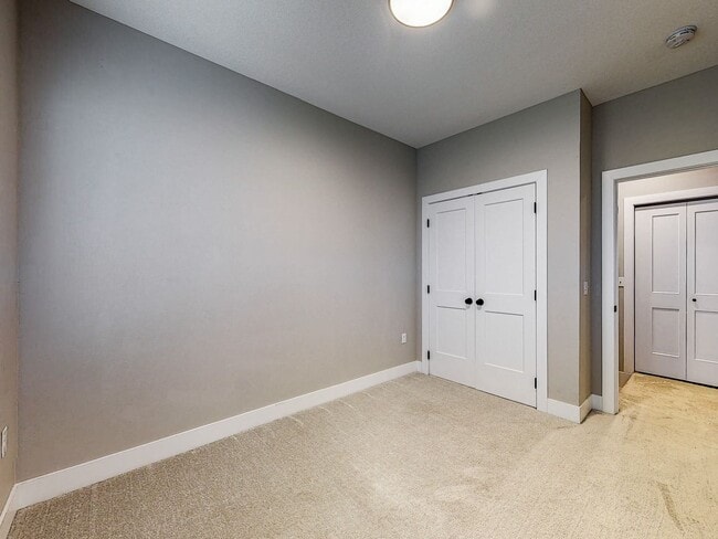 Building Photo - 308 S Walnut Ave