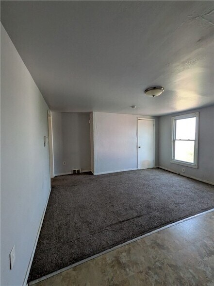 Building Photo - 447 Hays Ave