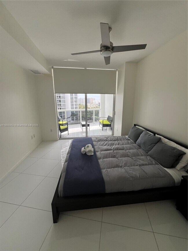 Building Photo - 18201 Collins Ave
