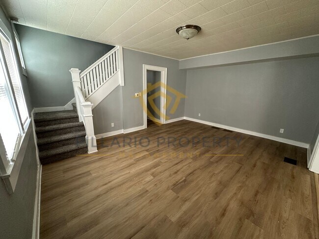 Building Photo - 2704-2704 Highland Pl