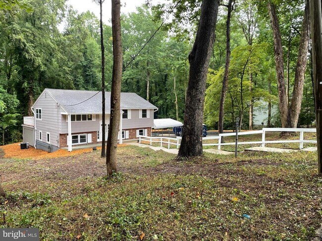 Building Photo - 13 Glen Dr