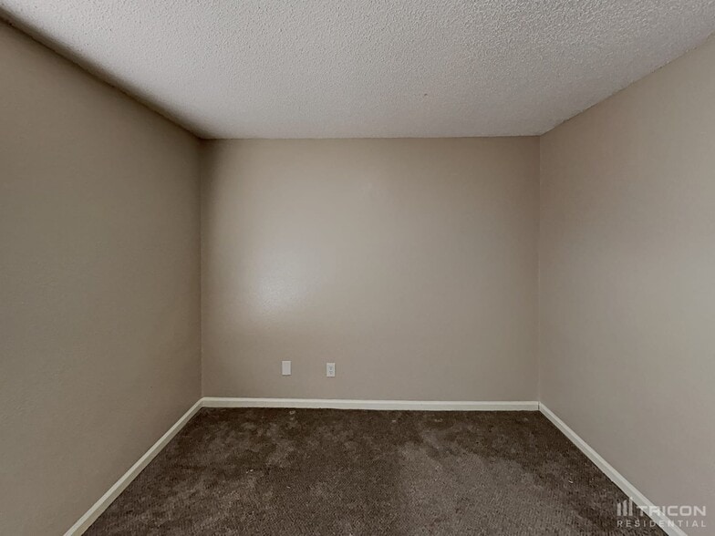 Building Photo - 18927 Jodywood Dr