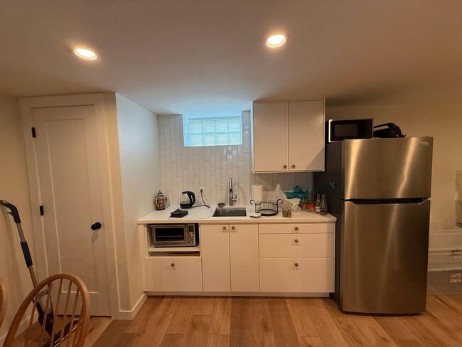 Building Photo - Beautifully Updated 4 Bed 2 Bath St.Paul S...