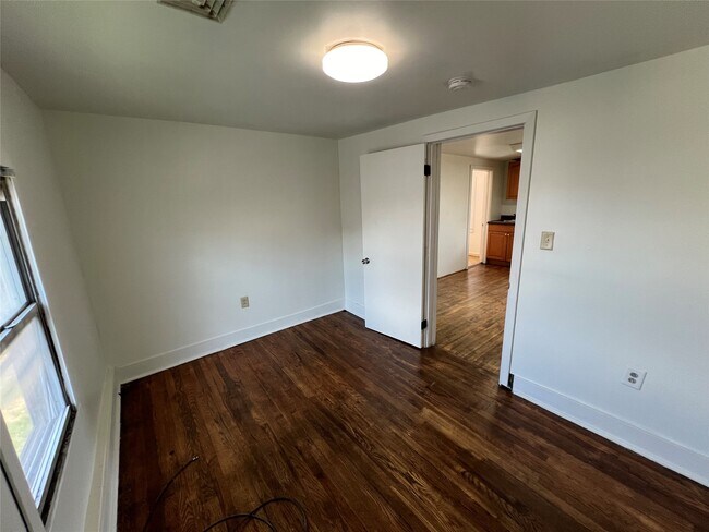 Building Photo - 4 Erie St