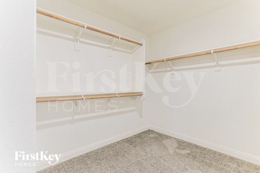 Building Photo - 6926 E Butte St