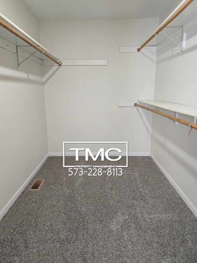 Building Photo - 4304-4306 Derby Ridge
