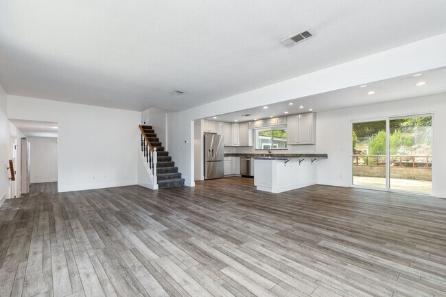 Building Photo - Beautiful 3B/3B Westside Atascadero
