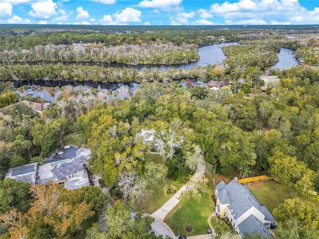 Building Photo - 8 Fernwood Trail