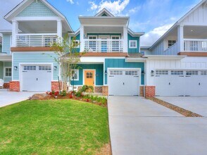 Building Photo - Luxury, Zero Maintenance Living in Edmond!