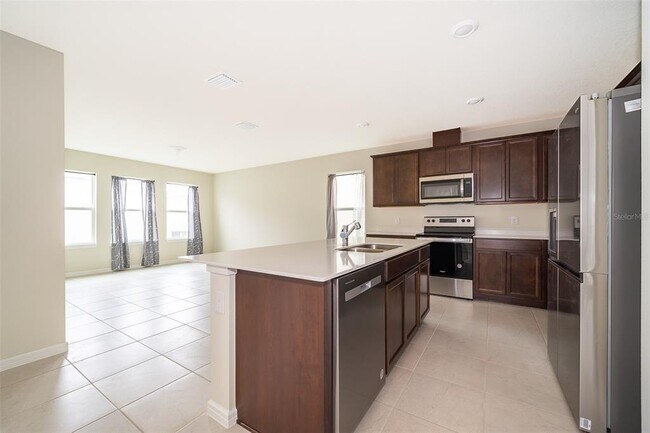 Building Photo - 1941 Summer Serenity Dr