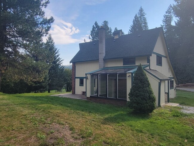 Building Photo - 3 bed, 1 bath home by Sacheen Lake