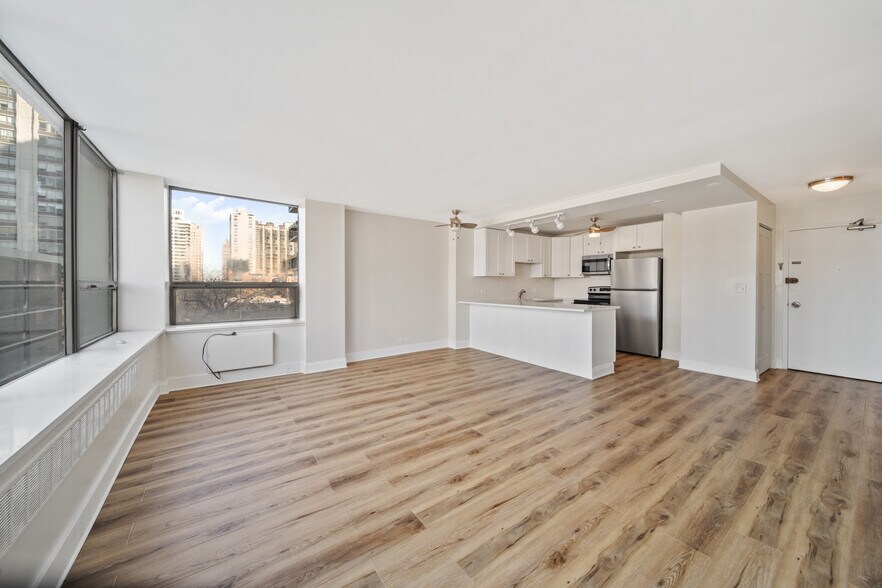 Building Photo - 1460 N Sandburg Ter