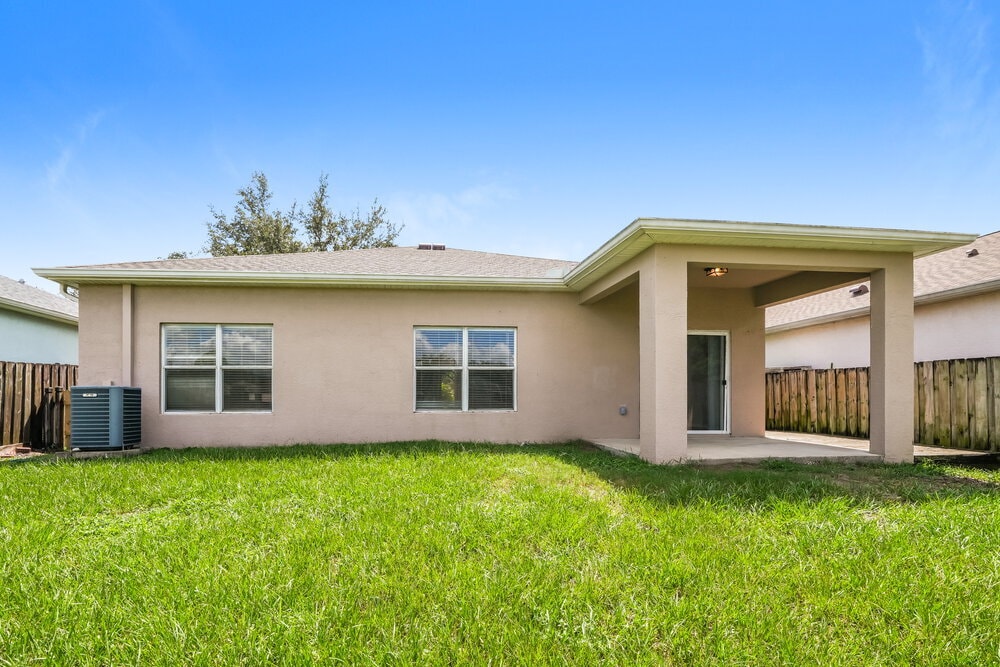 Building Photo - 748 Star Pointe Dr