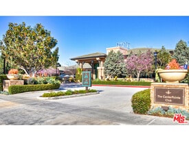 Building Photo - 5831 Seawalk Dr