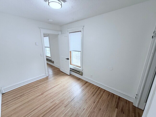 Building Photo - 3101 NE Tyler St