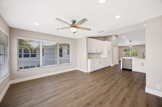 Building Photo - 707 Neapolitan Way