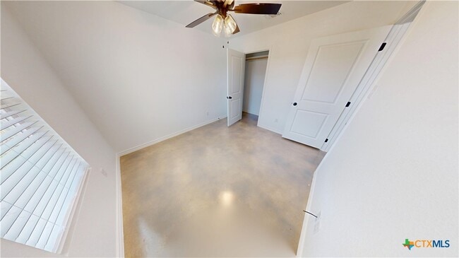 Building Photo - 905 Smoke Tree Ln