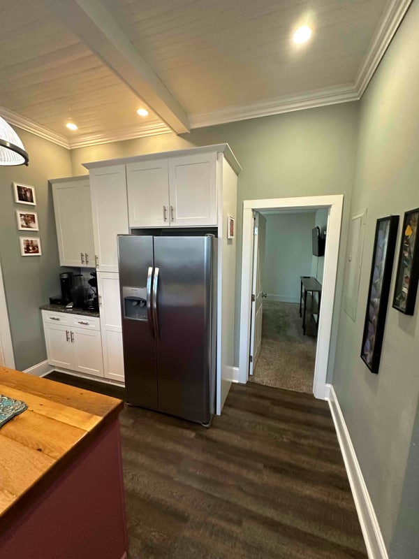 Building Photo - 639 Park St