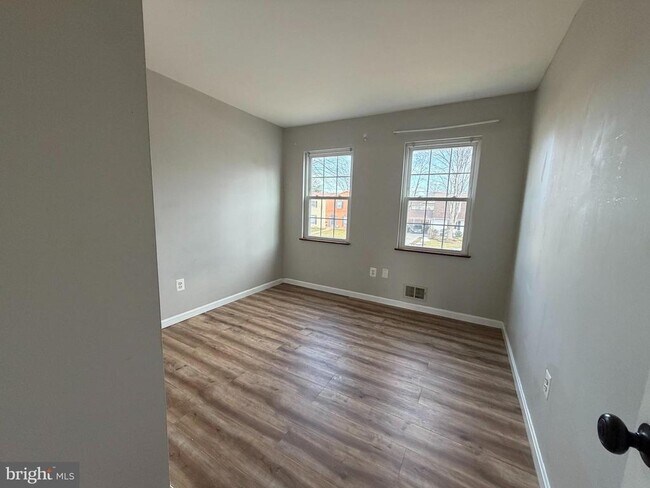 Building Photo - 309 Missouri Ave