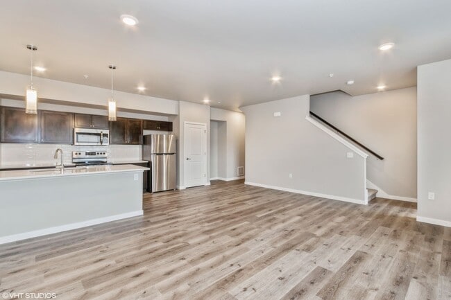 Building Photo - Brand New 2 Bedroom Townhome | Attached 2-Stall Garage | Big Ben Townhomes - Cedar Rapids
