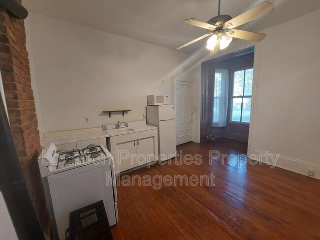 Building Photo - 728 Rhode Island St