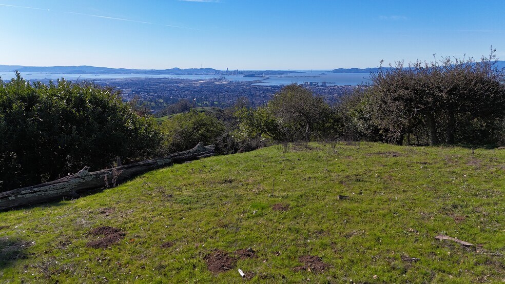 Building Photo - 6100 Skyline Blvd