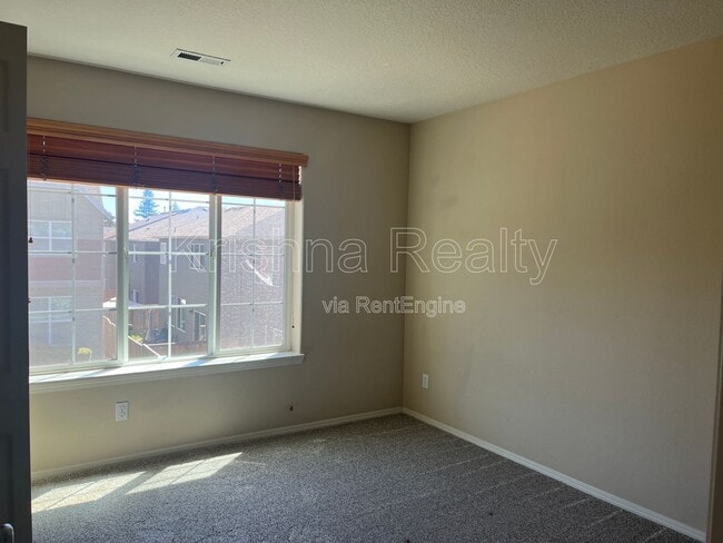 Building Photo - 473 NE 61st Pl