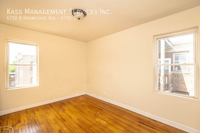Building Photo - 6750 N Hermitage Ave