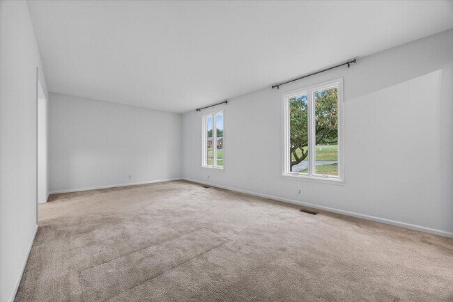 Building Photo - 717 Goodpasture Terrace