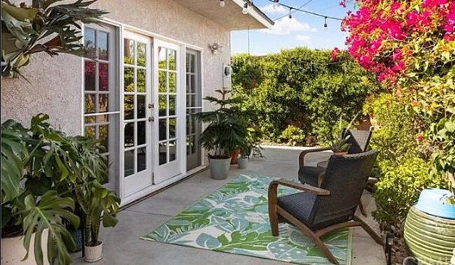 Building Photo - Beautiful 3 BEDROOM 2 BATH in Hawthorne with Garage. 1/2 off the 1st month of rent on OAC.