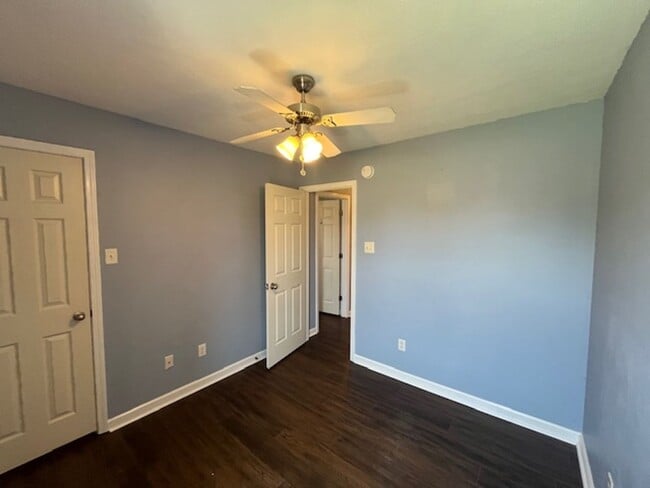 Building Photo - 102 Rosebud Cir