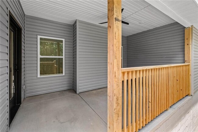 Building Photo - 6 Tarland Ln