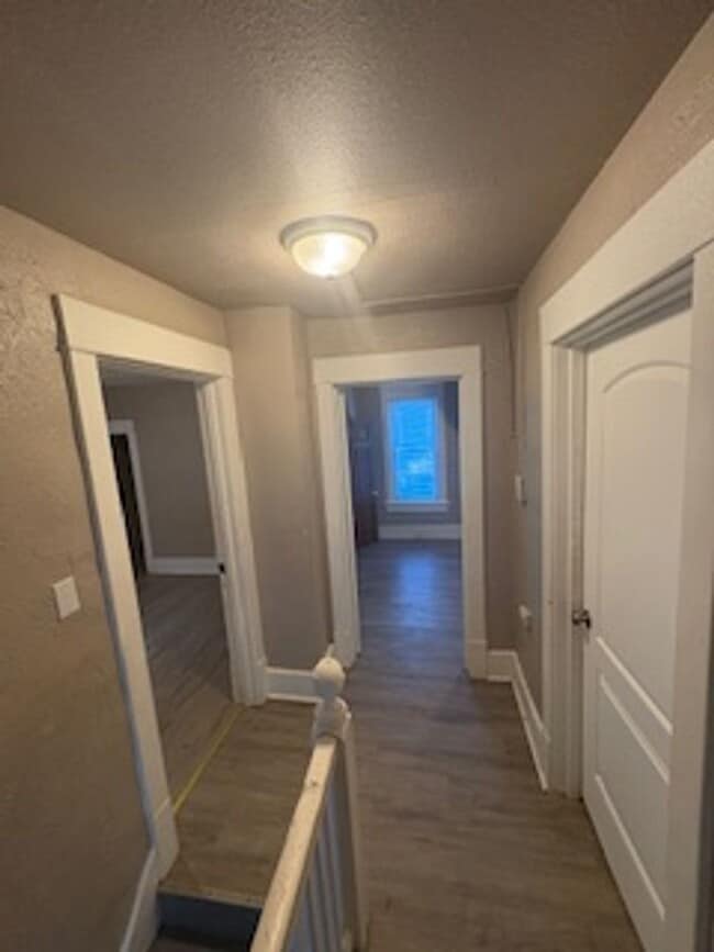 Building Photo - 3 Bedroom / 2 Bathroom House in Peoria, IL