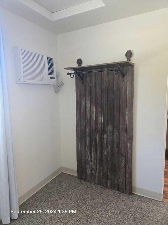 Building Photo - 995 S Main St