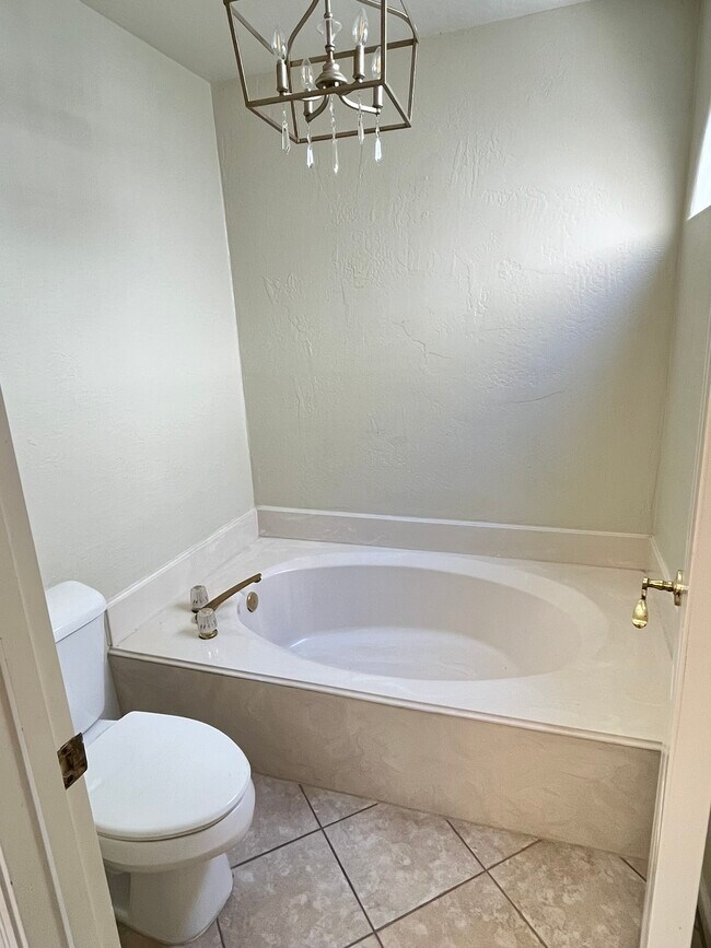 Building Photo - 7955 E Chaparral Rd