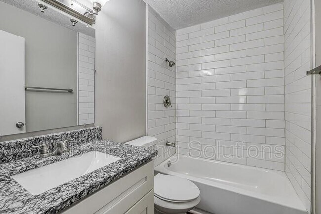 Building Photo - 5311 NE 46th Terrace