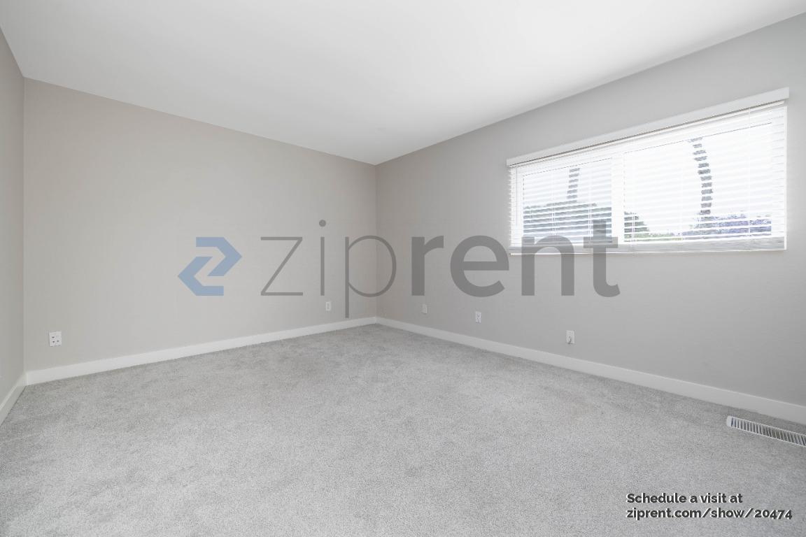 Building Photo - Unit 2
