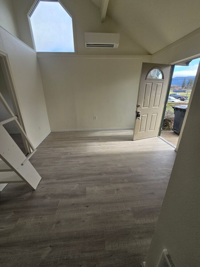 Building Photo - SS2231-3