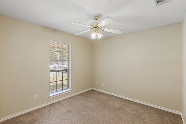 Building Photo - 912 Willow Pond St