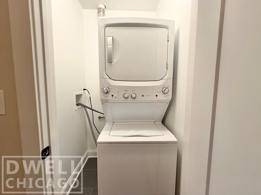 Building Photo - 3401 W Fullerton Ave