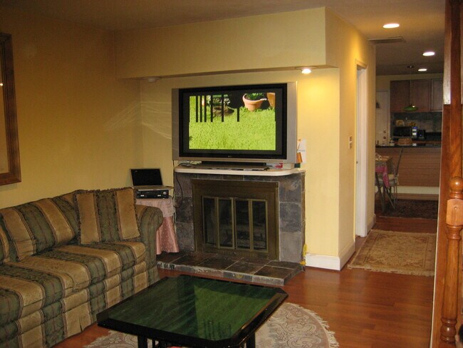 Building Photo - 1507 Gales St NE